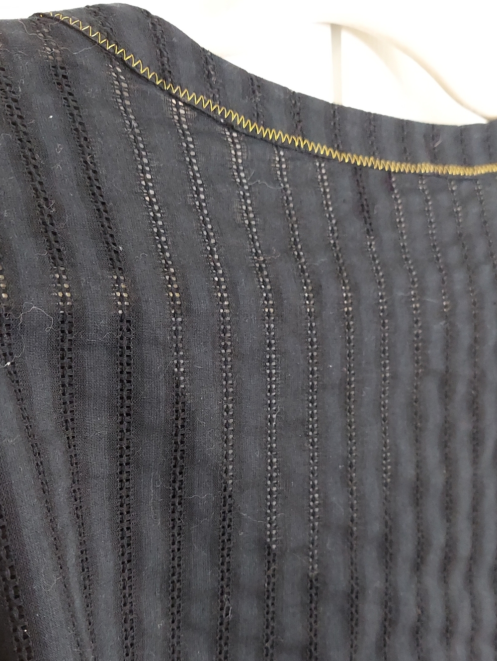 Gloria Vanderbilt Top, Size M, Cotton, Black, Open weave, Gold Buttons - Picture 10 of 10
